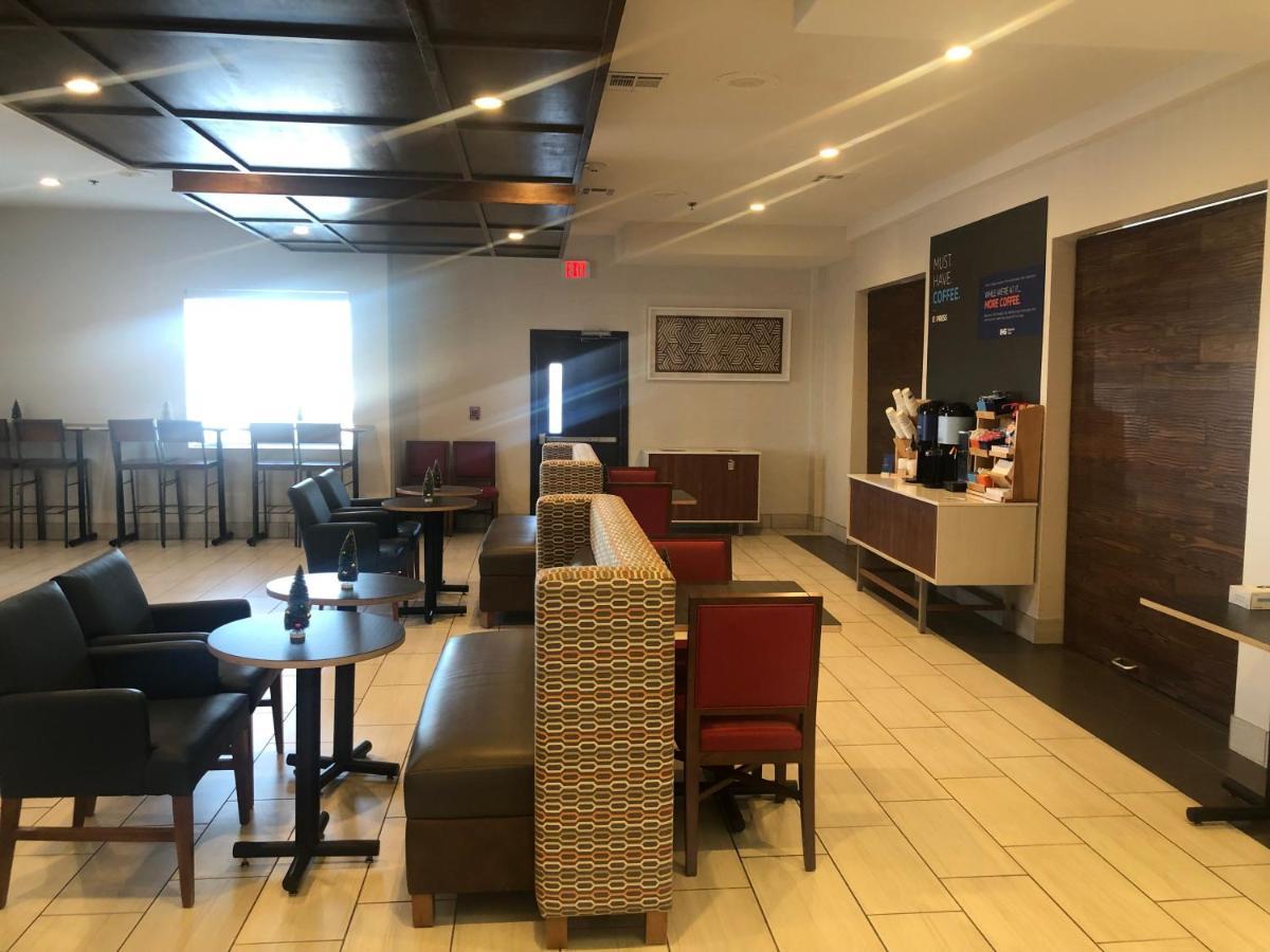 Holiday Inn Express Hotel & Suites Woodward Hwy 270 By Ihg Zewnętrze zdjęcie