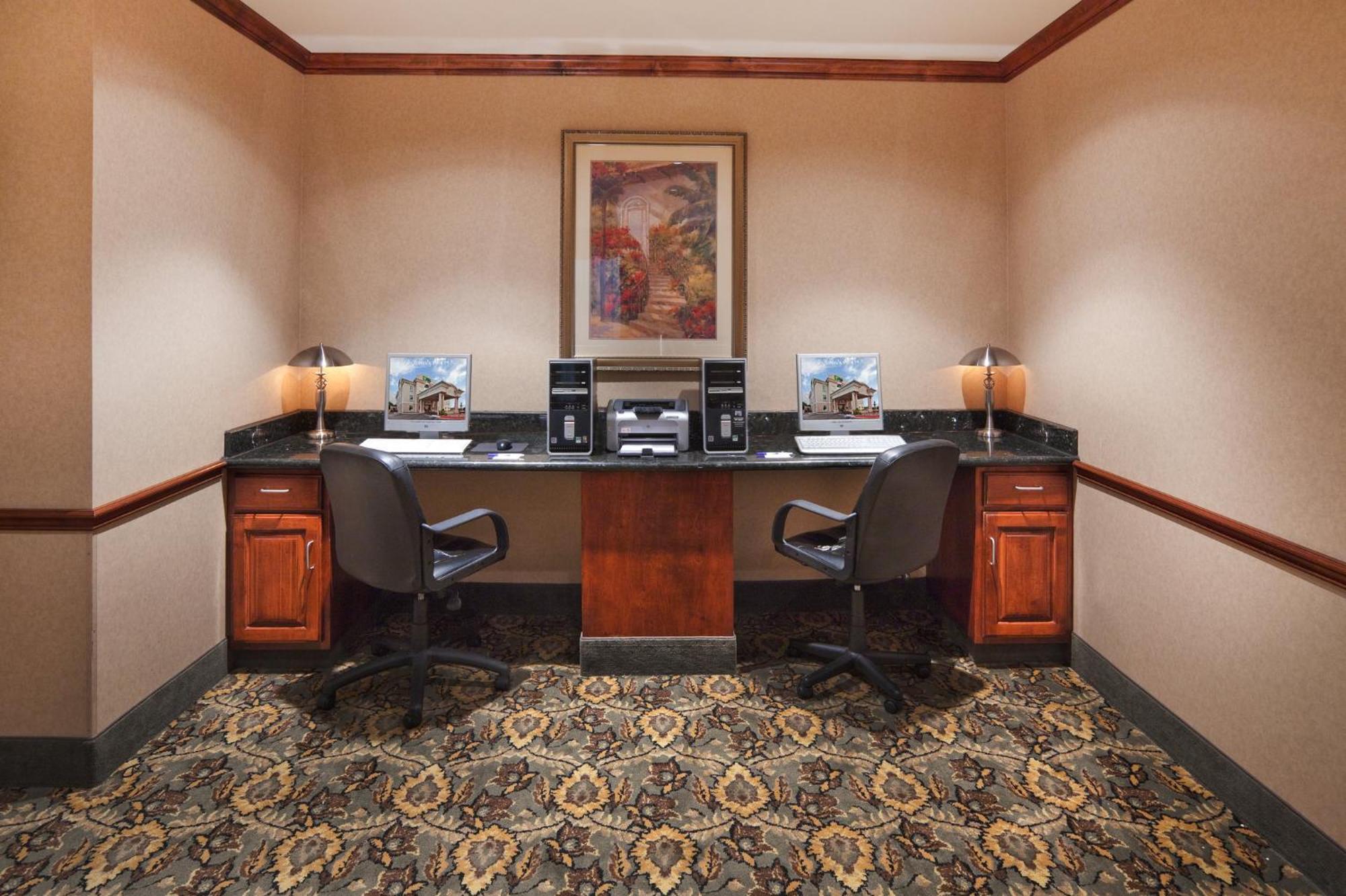 Holiday Inn Express Hotel & Suites Woodward Hwy 270 By Ihg Zewnętrze zdjęcie